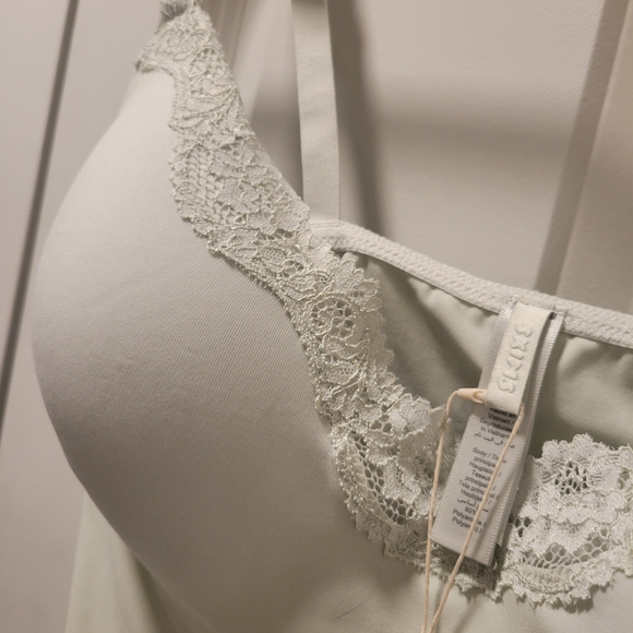 SKIMS Fits Everybody Lace Push-up Bodysuit - Picture 3 of 4